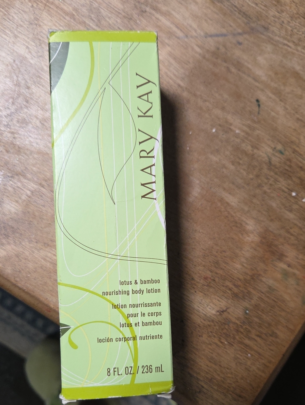 Mary Kay Lotus & Bamboo Nourishing Body Lotion - Light Lime Green